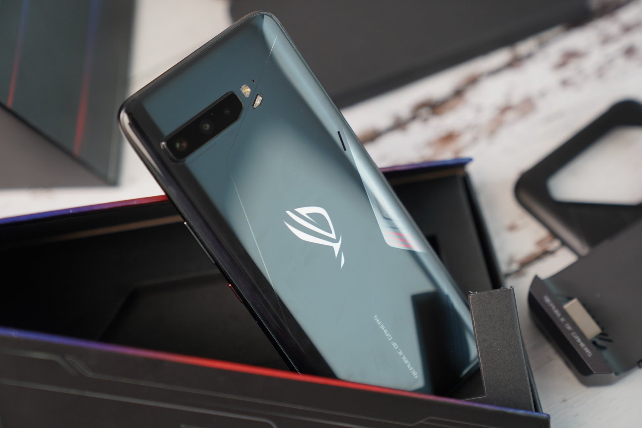 смартфон asus rog phone 5. 000. Asus rog phone 5 фортнайт. Asus rog phone 5 pro. Asus rog phone 3 разобранный.